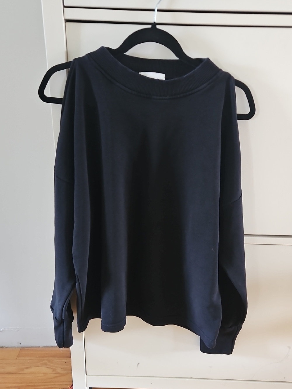 Varley Black Cold-Shoulder Sweatshirt Size Medium